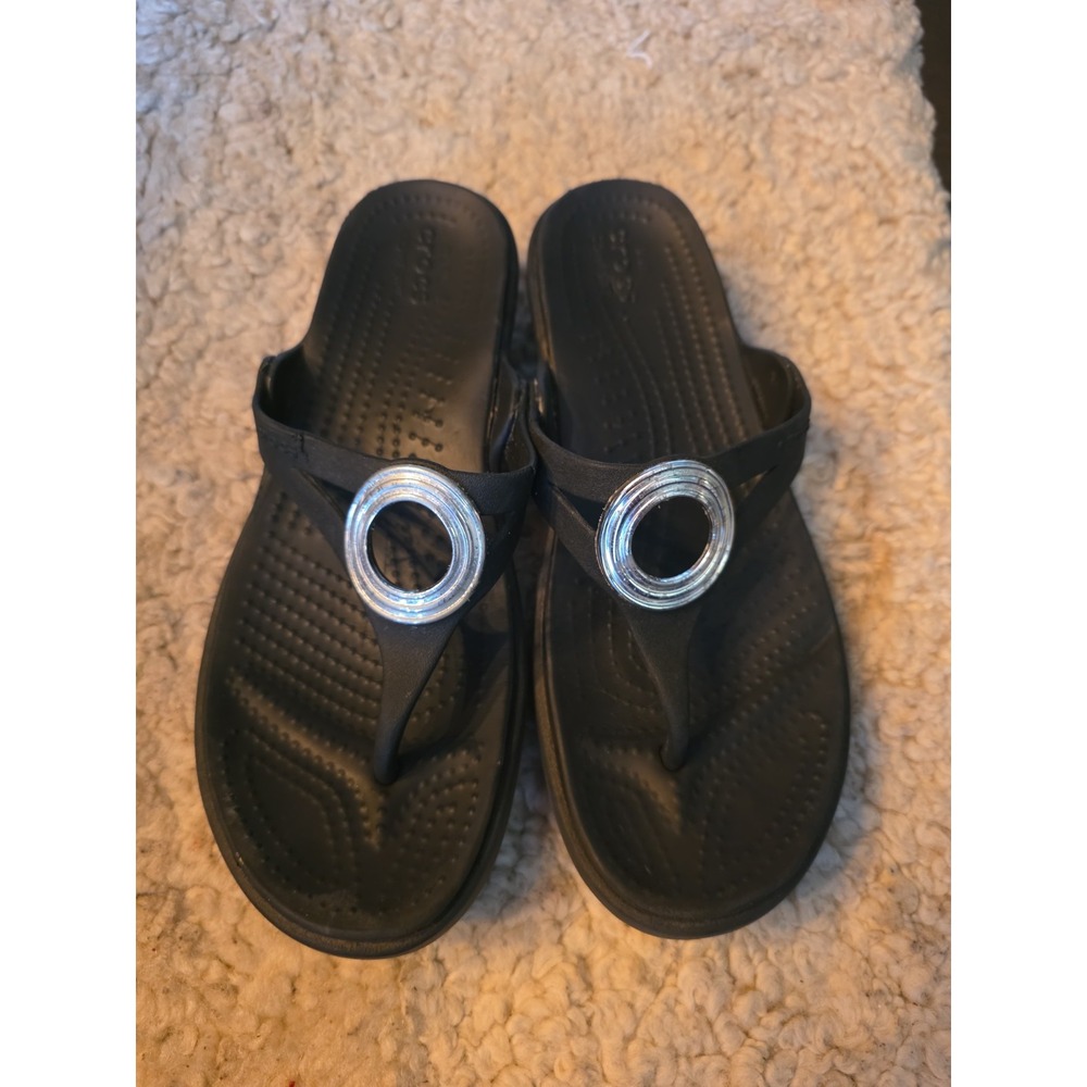 Crocs Sanrah Wedge Black Beveled Circle Comfort Sandals Womens 7 Small Wedge